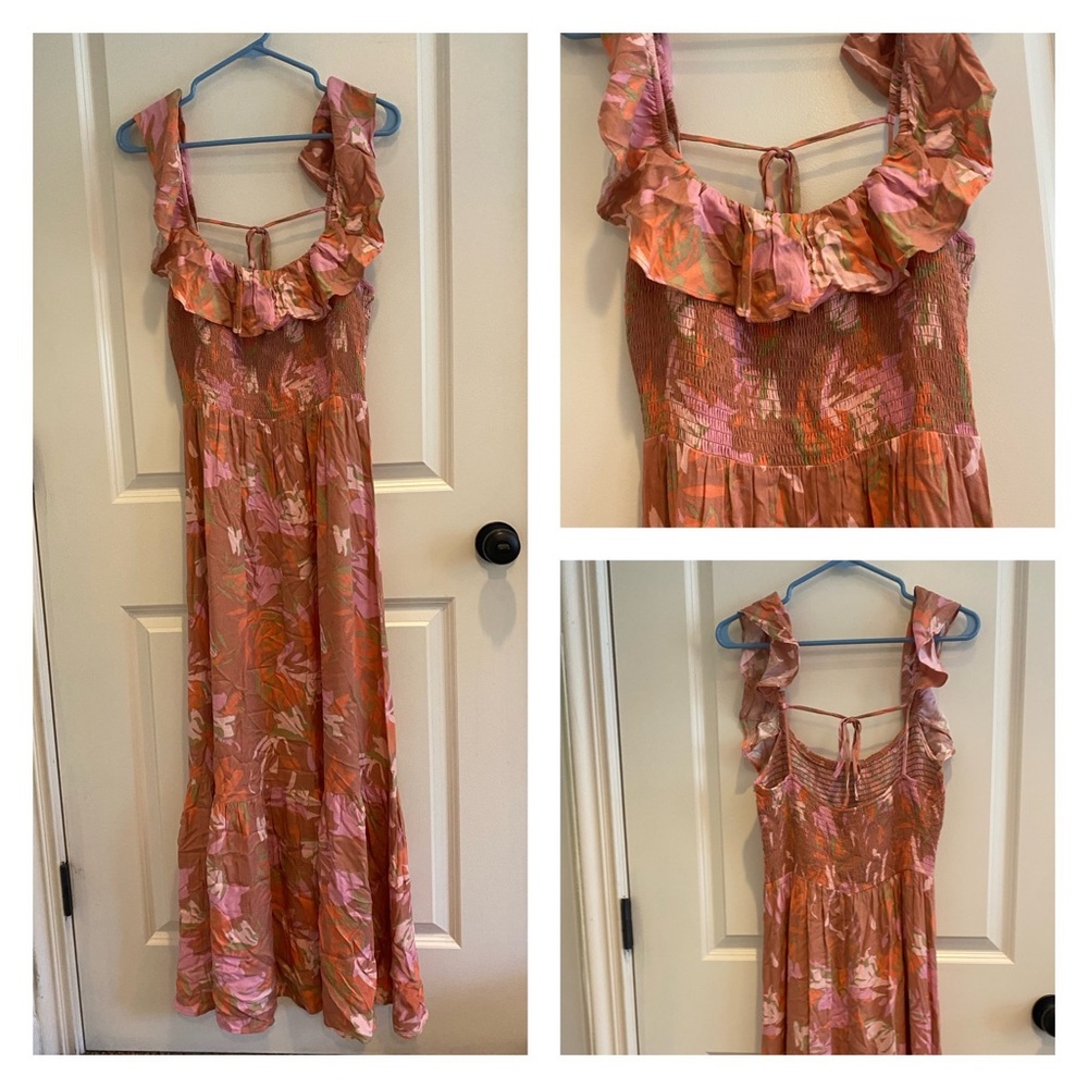 *NWOT* SMOCKED FLORAL MAXI